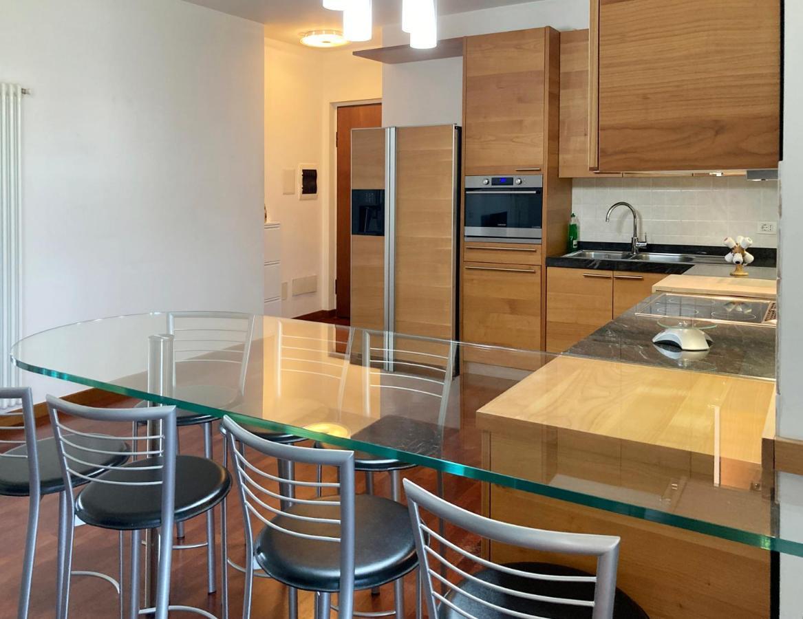 Large Well-Equipped Appartement Near Como Lake เลคโค ภายนอก รูปภาพ