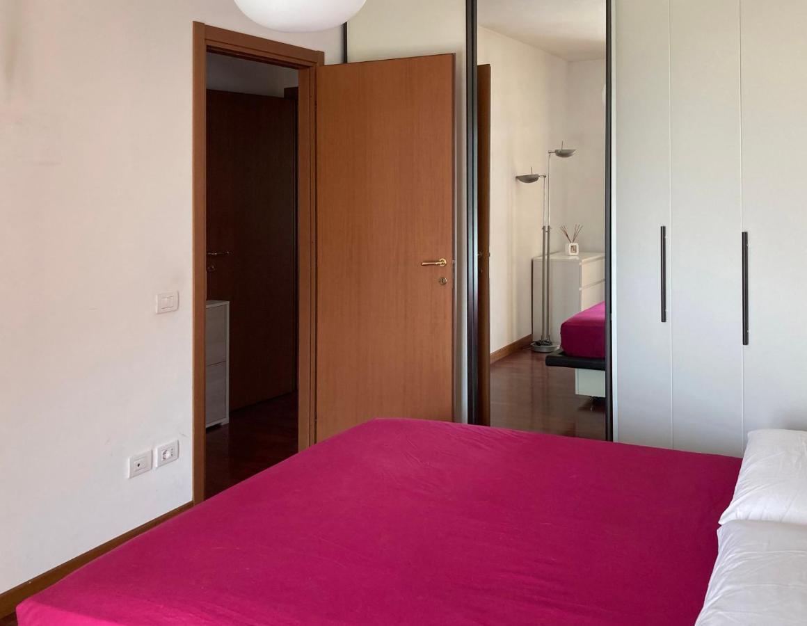 Large Well-Equipped Appartement Near Como Lake เลคโค ภายนอก รูปภาพ