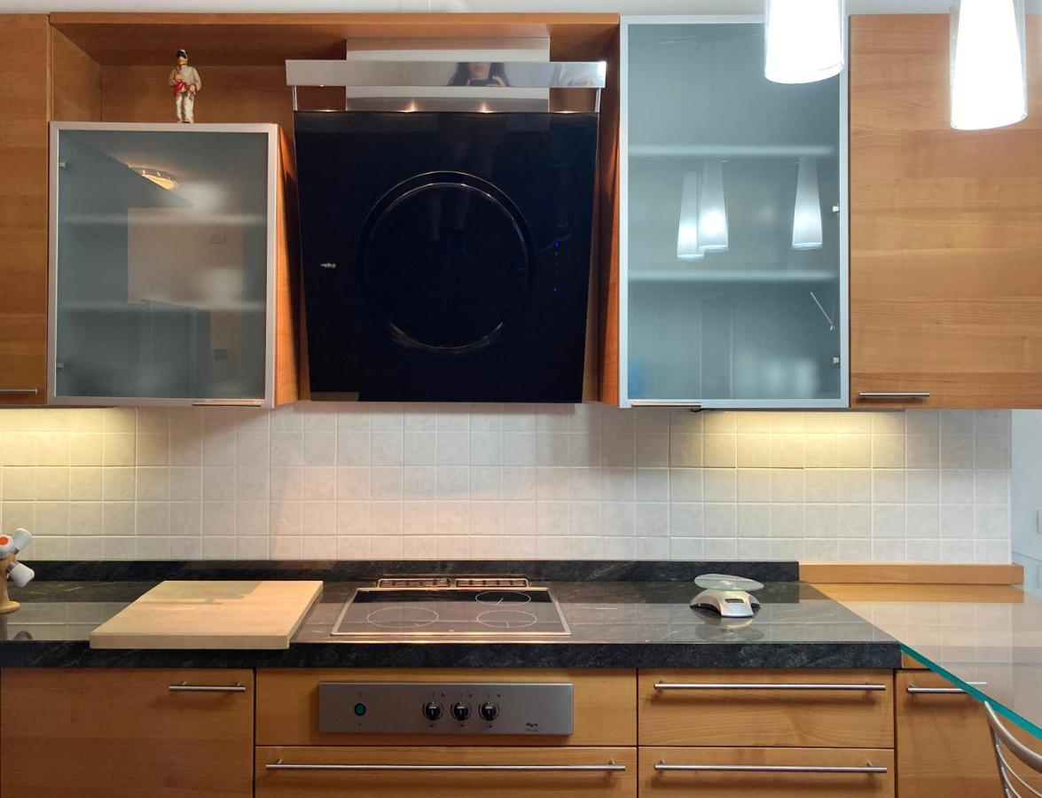 Large Well-Equipped Appartement Near Como Lake เลคโค ภายนอก รูปภาพ