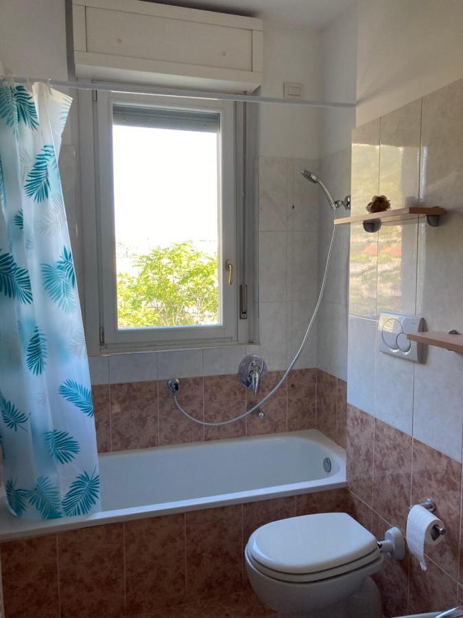 Large Well-Equipped Appartement Near Como Lake เลคโค ภายนอก รูปภาพ
