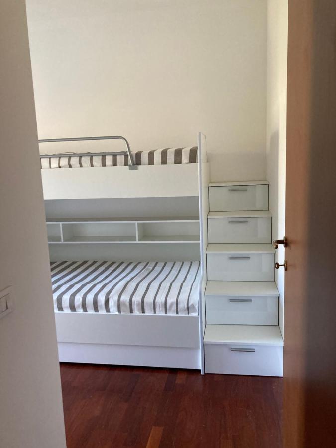 Large Well-Equipped Appartement Near Como Lake เลคโค ภายนอก รูปภาพ