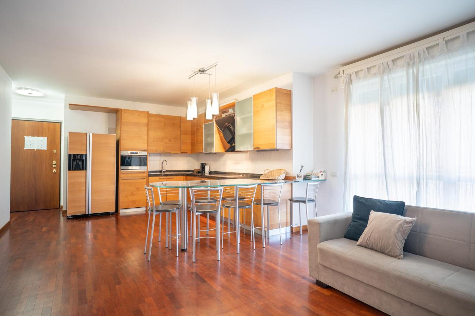 Large Well-Equipped Appartement Near Como Lake เลคโค ภายนอก รูปภาพ