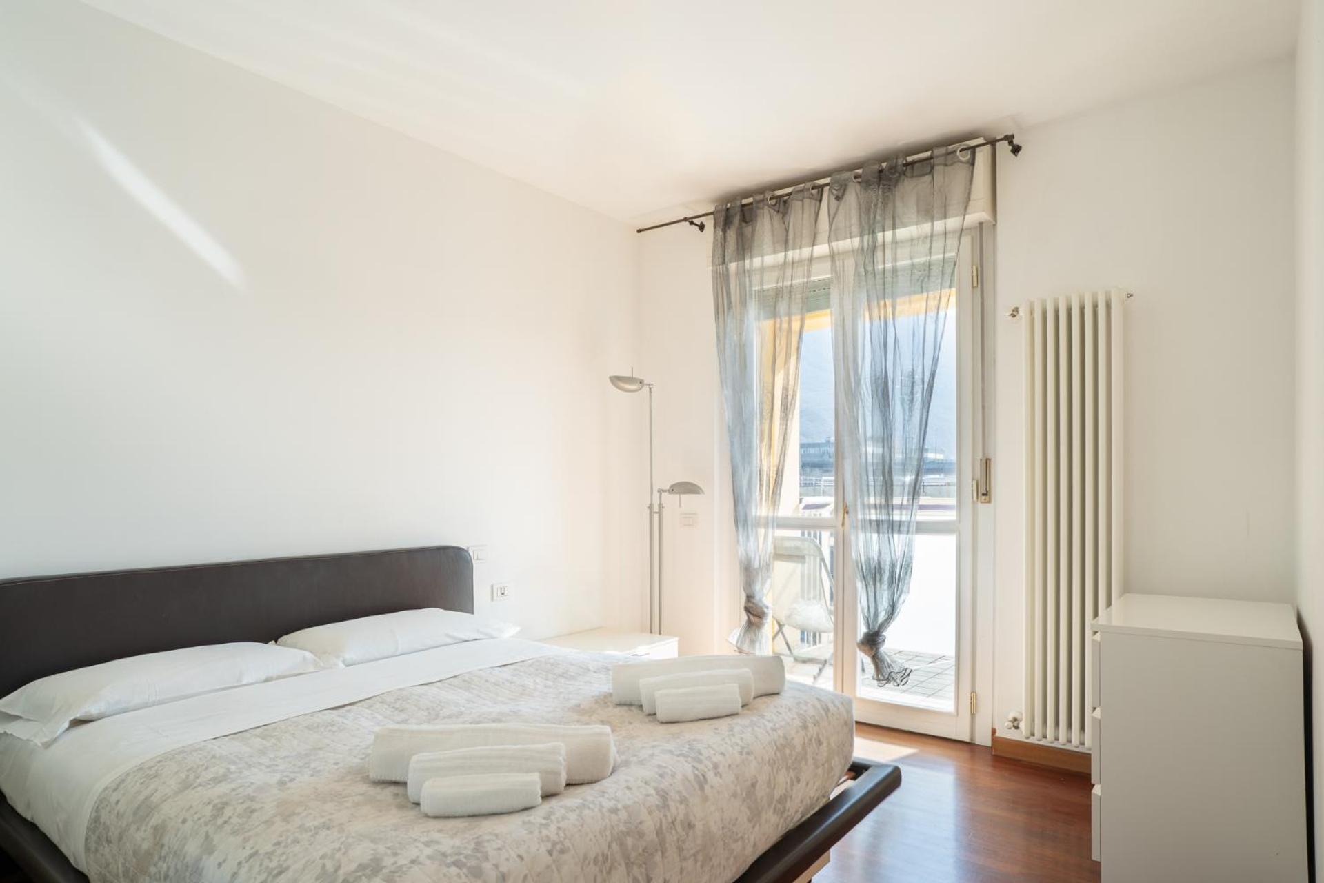 Large Well-Equipped Appartement Near Como Lake เลคโค ภายนอก รูปภาพ