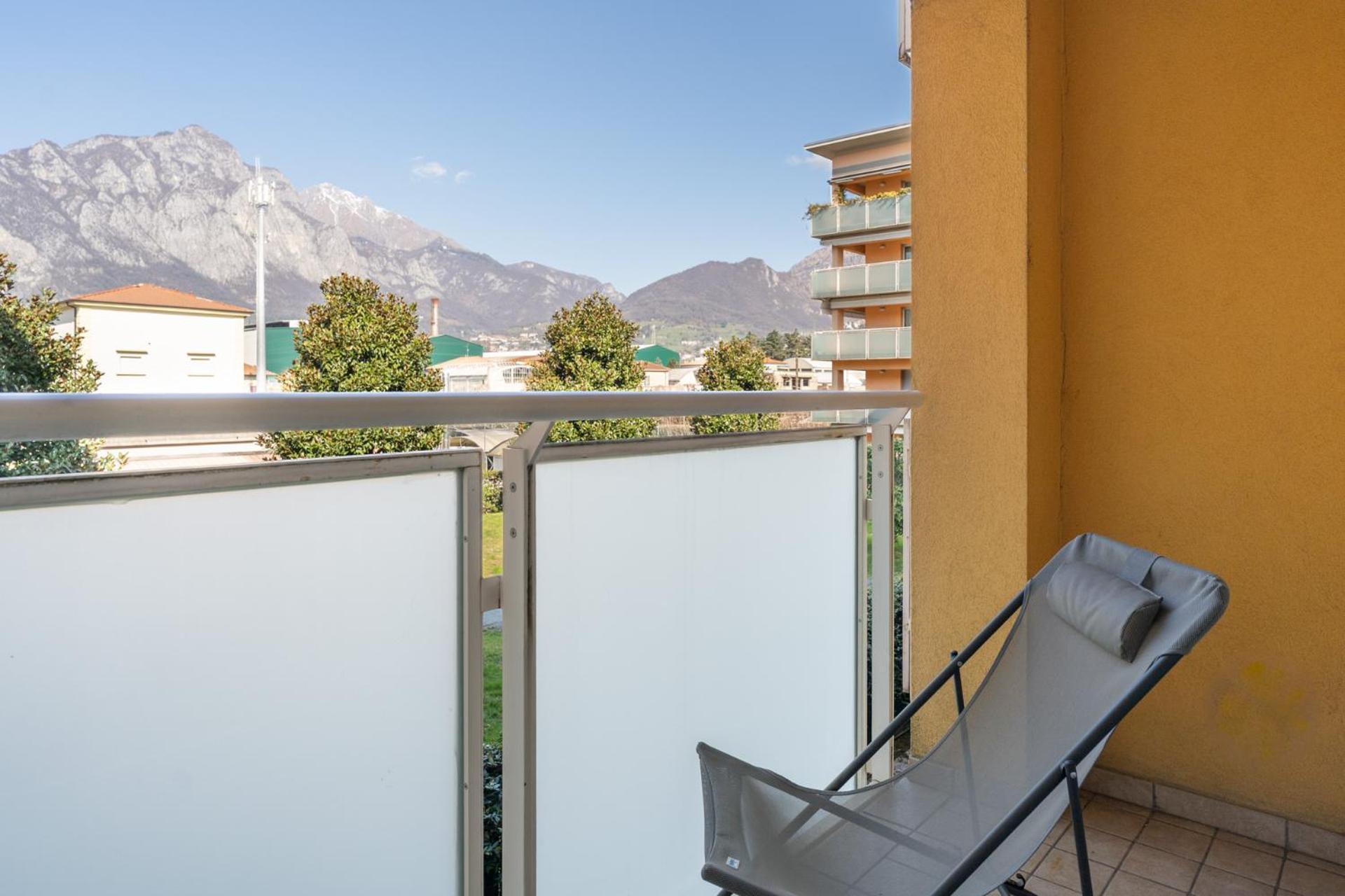 Large Well-Equipped Appartement Near Como Lake เลคโค ภายนอก รูปภาพ